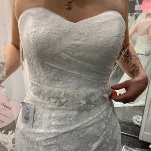 New never worn wedding dress